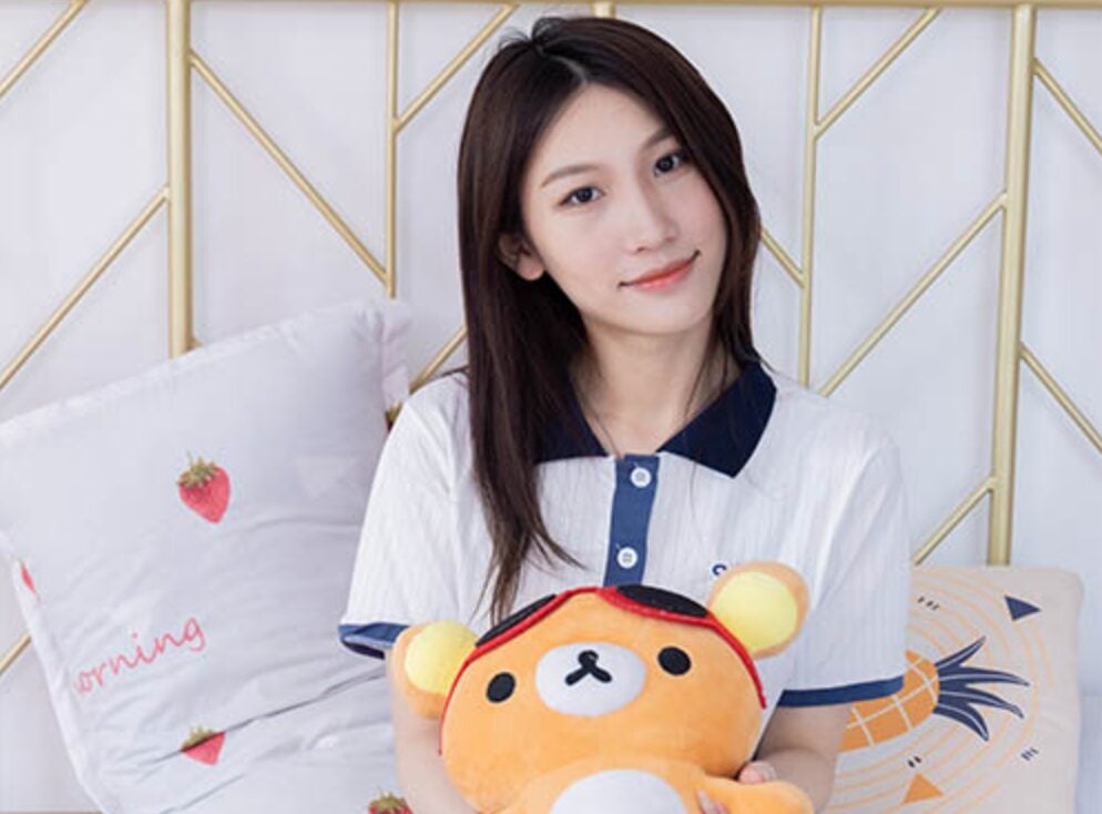 物恋传媒 | 水水校服白袜脚之春日小花(带视频)