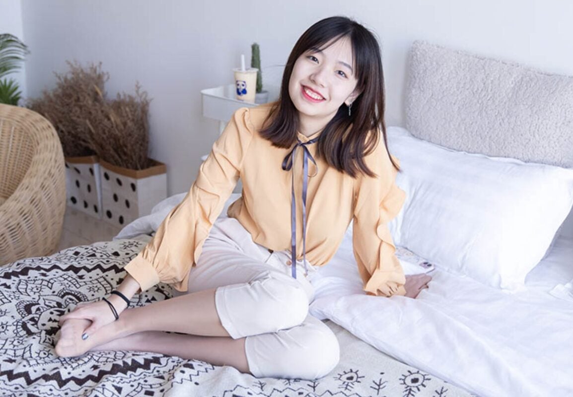 Wa Bo Bo 240th issue | Little Sweet Bean's three pairs of high heels, flesh-colored silk, and bare feet (with video)