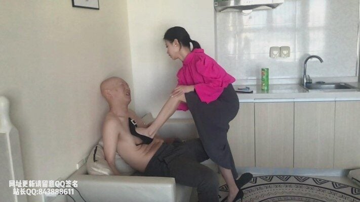 美竹姐姐 | 黑色高跟虐乳调教