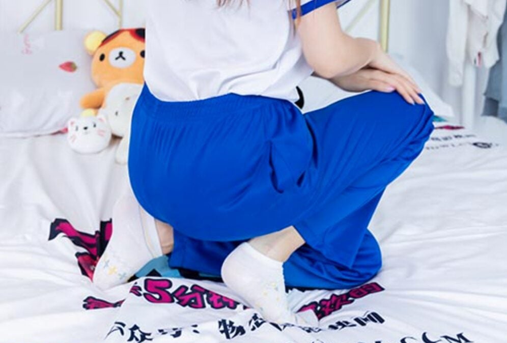 Wulian Media | Mango school uniform white socks feet newcomers arrive (with video)
