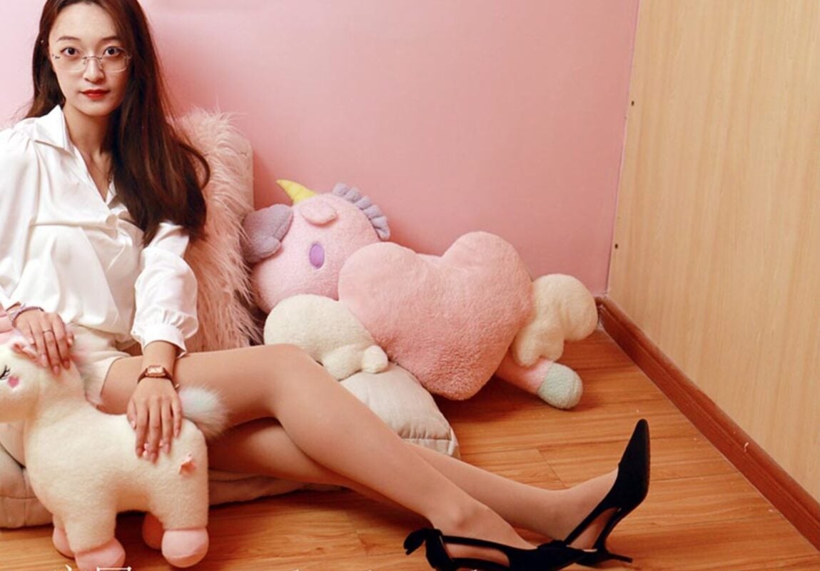 Early Summer Goddess | Yiyi thick stockings tutor work clothes with high heels (with video)