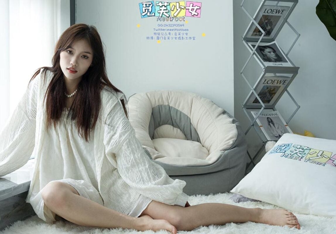 Mifu Girl | Honghong's bare feet in white socks: Youth is a summer of sleepiness and secret love (with video)