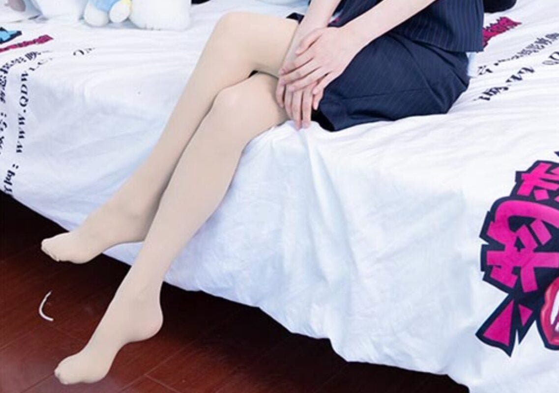物恋传媒 | 茯苓加厚丝袜平底鞋制服之彼此鉴定(带视频)