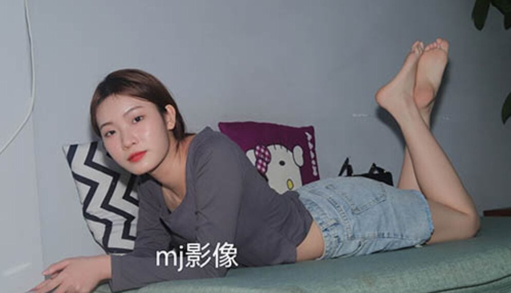 Pary学生模拍 | 美女桃桃的脚底就像豆腐一样嫩滑