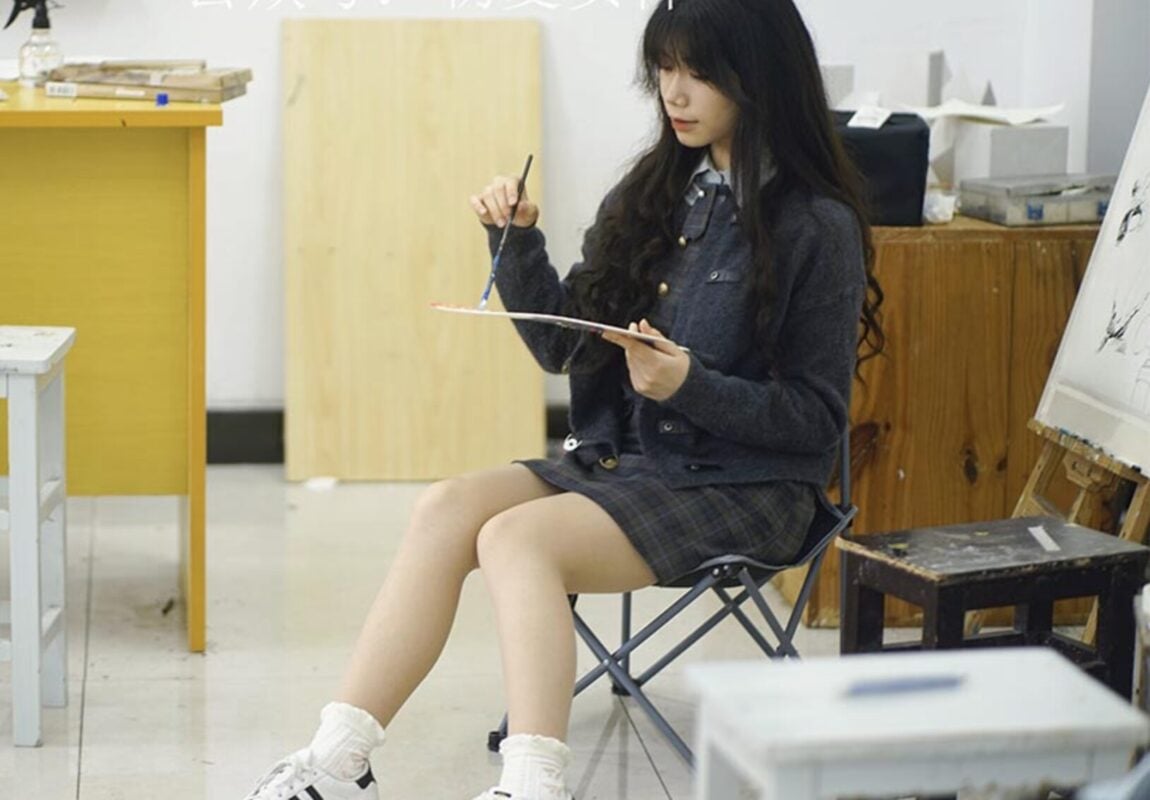 Early Summer Goddess | New school girl Huanhuan takes you on a campus tour in white socks and shell shoes (with video)