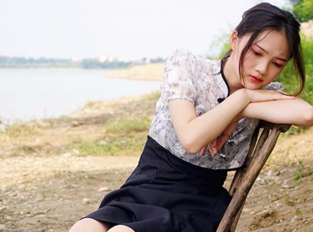 初夏の女神 |肌色のストッキングと絵のように美しい風景を合わせた大法のアウトドアドレス（動画付き）