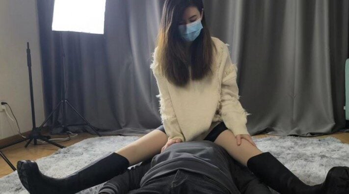女神学院 | 梓女王肉色丝袜长靴坐脸窒息