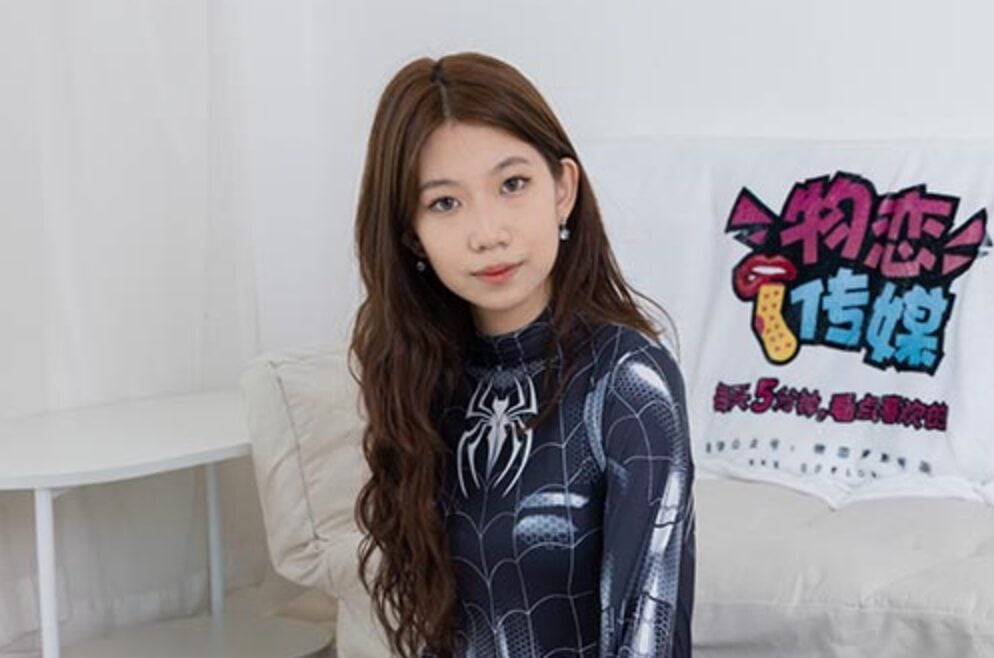 物恋传媒 | 纤纤的蜘蛛侠Cosplay裤里丝之保持热爱(带视频)
