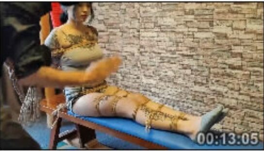 Yishengsuoai | Sexy tattooed girl Li Keer experiences the tiger bench