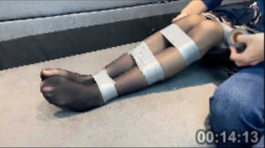 缚艺录 | 黑丝美腿与美脚的友人小敏
