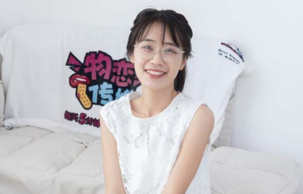 五聯メディア | 彩彩の肌色と白のストッキングとフラットシューズのエーデルワイス（動画付き）