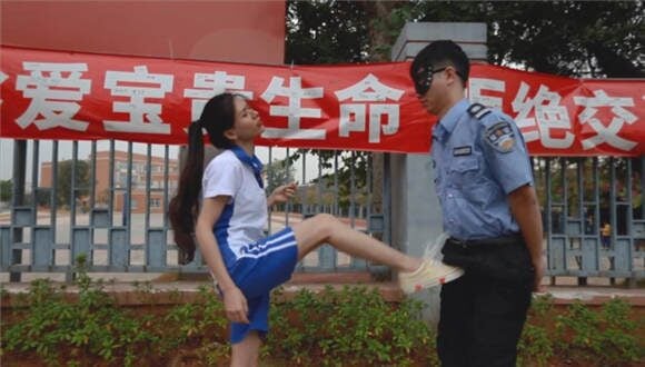 H.P.L栖心之栈 | 芷晴小太妹欺凌校园保安