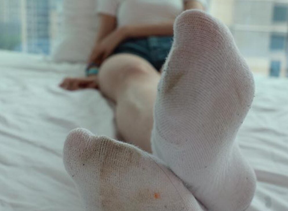 IMZSOCK Love Beautiful Feet | Dijia's white socks sneakers