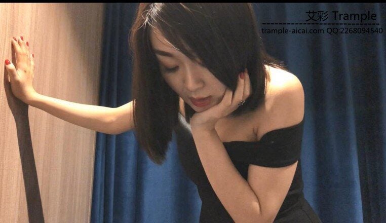 湘香女王 | 性感礼服踩踏狗脖子
