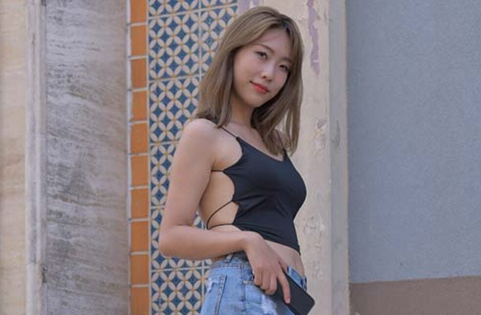 Yishi Street Photography Works | Remember Denim Shorts and High Heels
