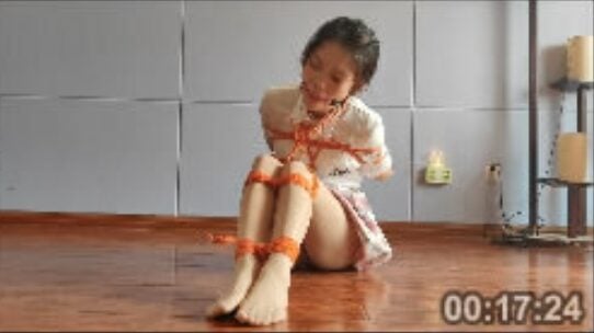 Love of the Rope | Xiaoya's legs are tied together with shrimps