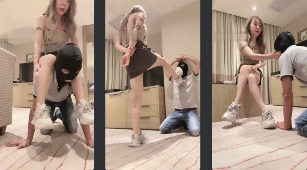 孟英 | 白い靴と綿の靴下を履いた女王が馬に乗る／叩く／頭に物を乗せてひざまずく／踏みつけながら餌を食べる