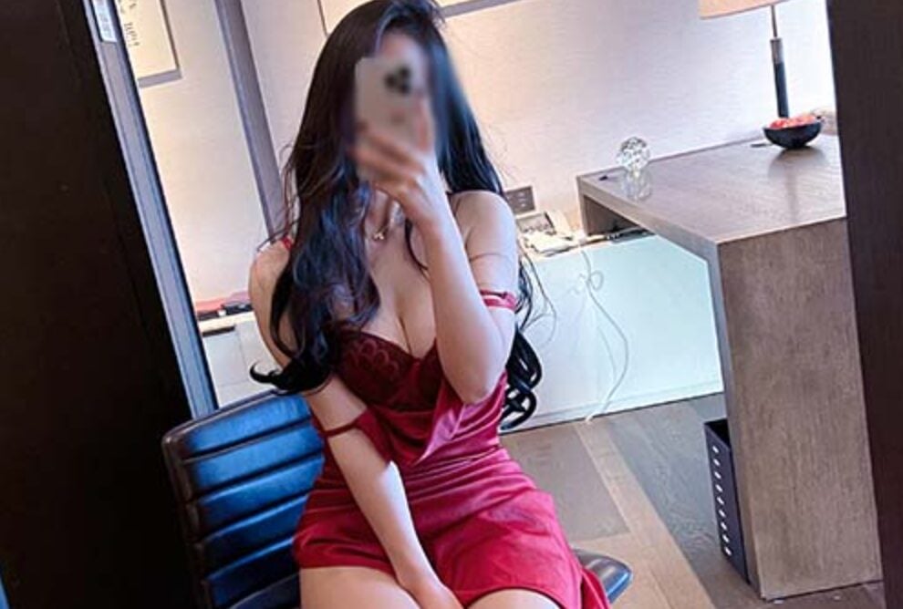An Qiao Qiao | Brown crotchless stockings underwear