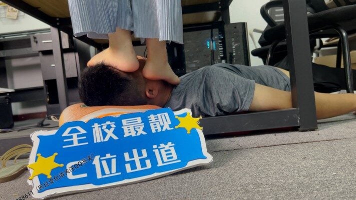 Style 5 | Willing to be your girlfriend’s footstool after get off work