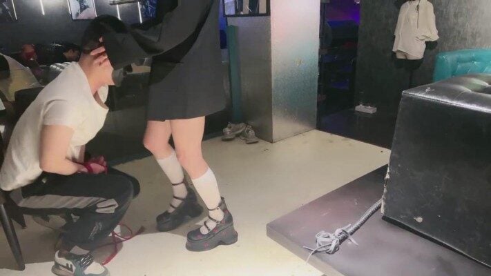Chongchong | Lolita bondage whipping dog slave leather shoes white stockings kick crotch