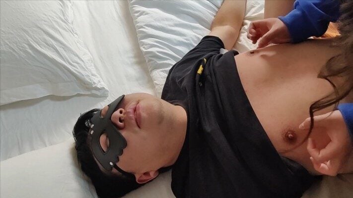 Post-00s Xiaotong | Licking the shoes of a 130-pound amateur heroine and being humiliated
