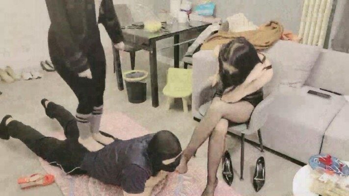 那小娜 | 情侣奴下跪犯贱/奴下奴/捆绑转胯舔脚踩踏