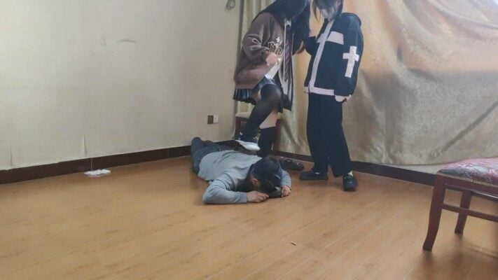 最も耐性のあるM |ダブルSロリータ蹴り/踏みつけ騎乗位