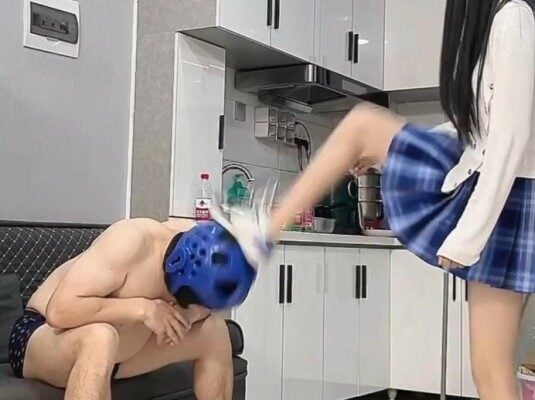 不良学院 | 175CM学生长腿暴力不良女学生小柴JK配NIKE飞脚踢爆狗头