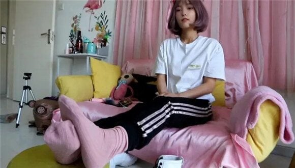 Qianqian | ピンクの靴下POV屈辱靴下は汚れていないので、再び運動します