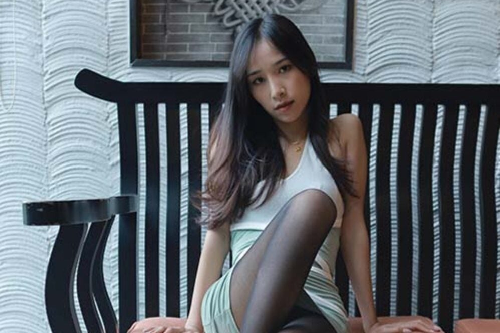 IESS异思趣向 | 丝享家系列之美子的黑丝高跟鞋和柔软沙发