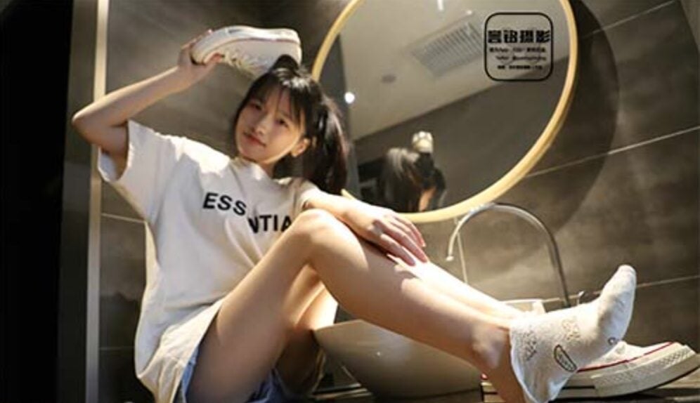 Yuming Photography | 2023 Mid-Autumn Festival Special: White Cotton Socks in Converse Shoes (with Video)