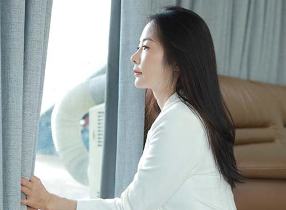 IESS异思趣向 | 丝享家系列之小金白色西服套装丝袜美女策划员