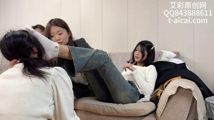 chnnsct1818 | Group humiliation full body trampling female classmates