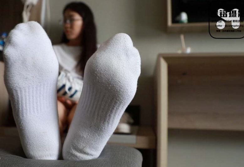 Yuming Photography | Adidas shell toe white cotton socks soles (with video)