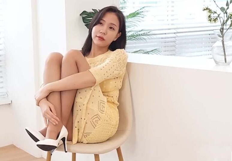 혜민원 | Brown stockings and high heels for black stockings