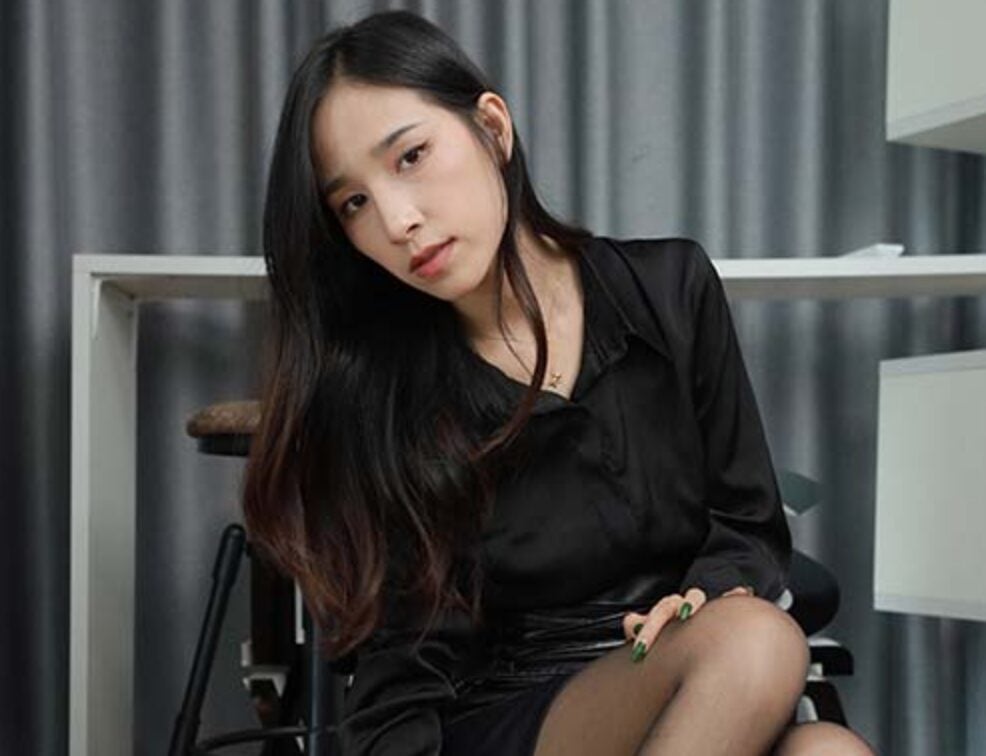 IESS异思趣向 | 丝享家系列之美子的黑丝高跟拖鞋灵活走位