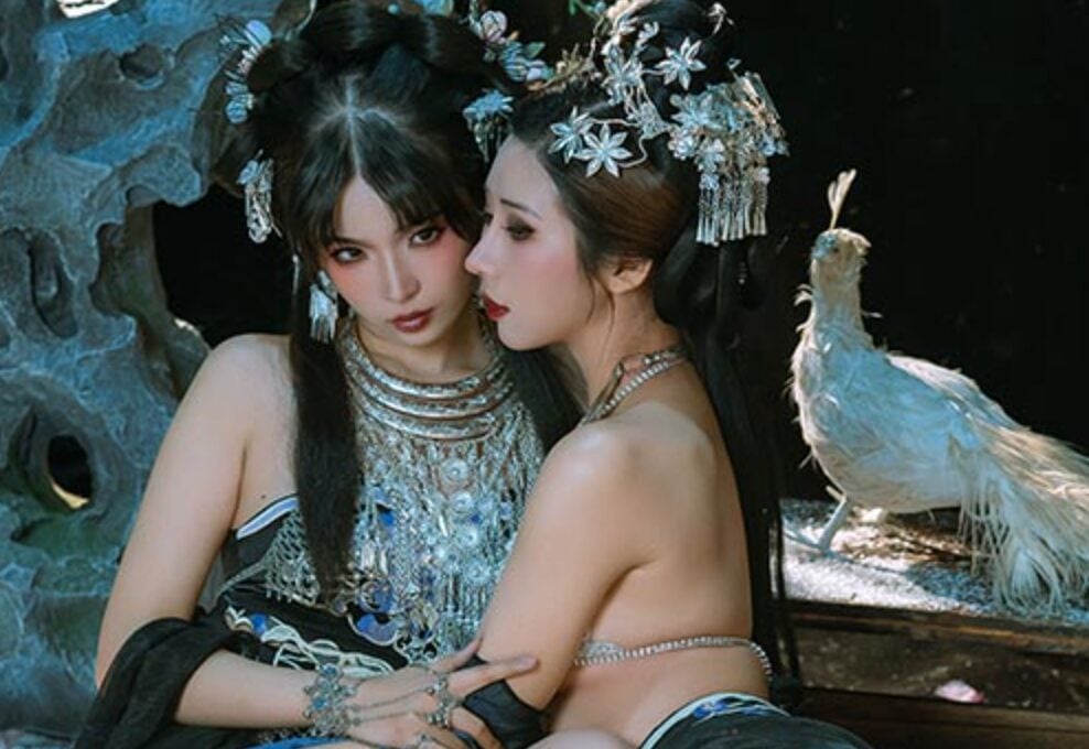 轩萧学姐 | 苗疆少女的女女裸足写真(带视频)