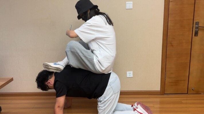无双工作室 | 素人调教系列之过年放假被拉到公司狠狠地调