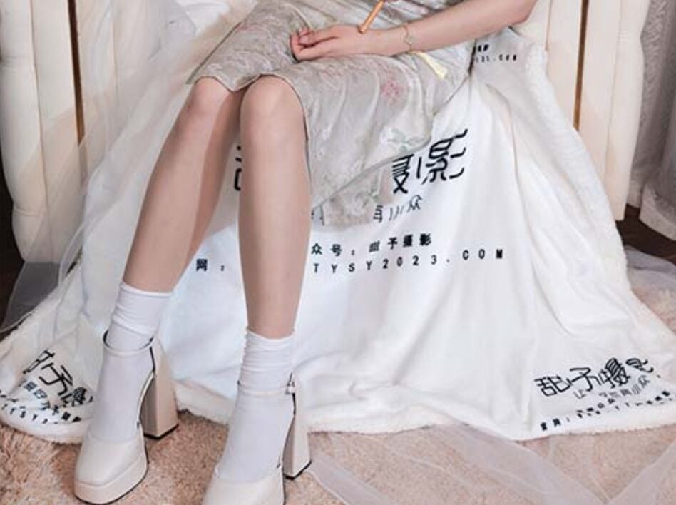 Tianyu Photography | ユユのハイヒール、白い綿の靴下、つま先を補強した肌色のシルク（動画付き）