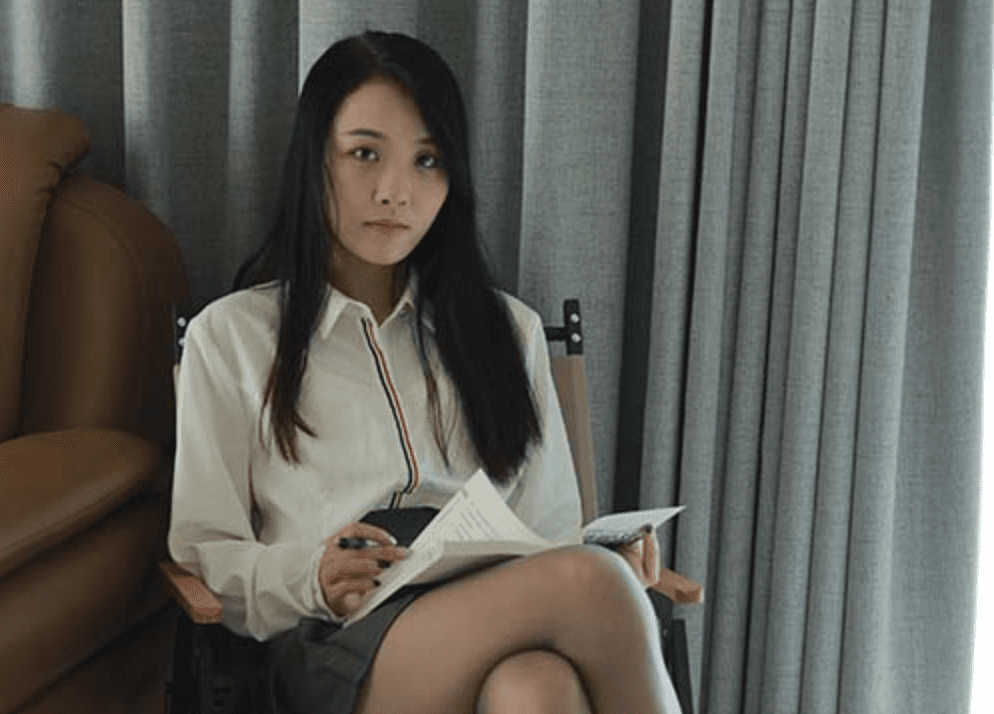 IESS异思趣向 | 丝享家系列之婉萍的黑丝高跟鞋爱看书的女人