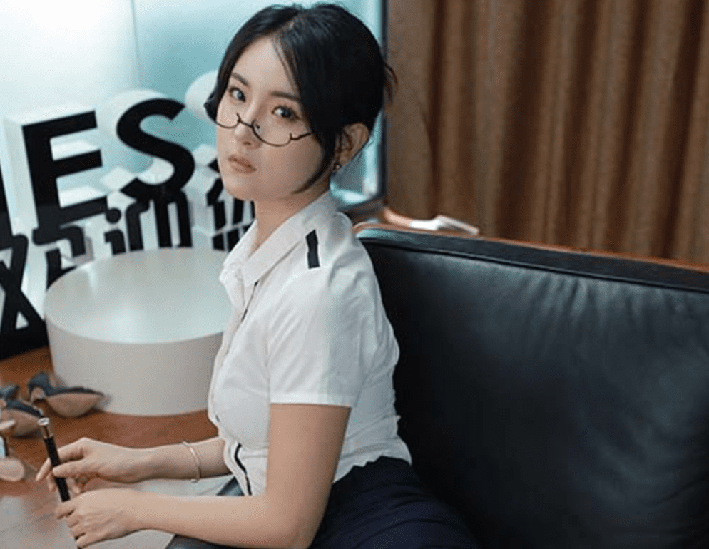 IESS异思趣向 | 丝享家系列之黑丝小宝认真听课