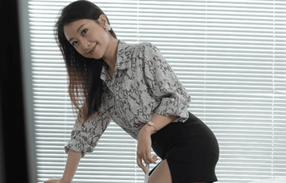 IESS异思趣向 | 丝享家系列之小婕的蟒纹衬衣