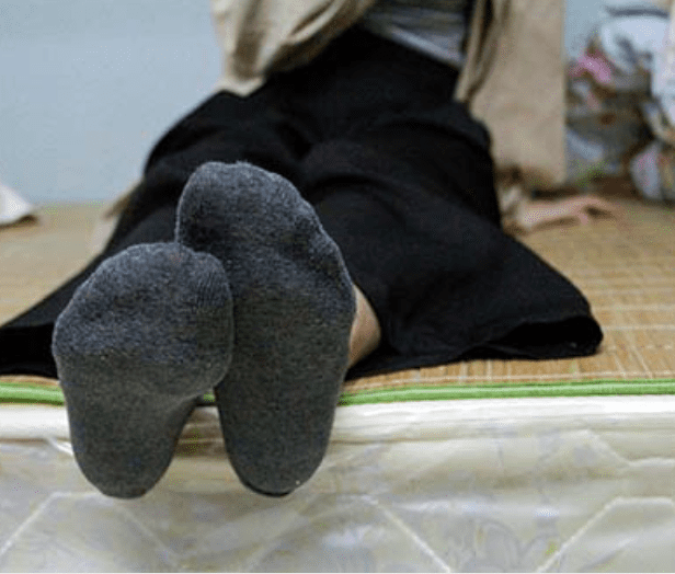 Yuyu Foot Shadow Issue 23 | Nurse Wenwen's black silk cotton socks soles