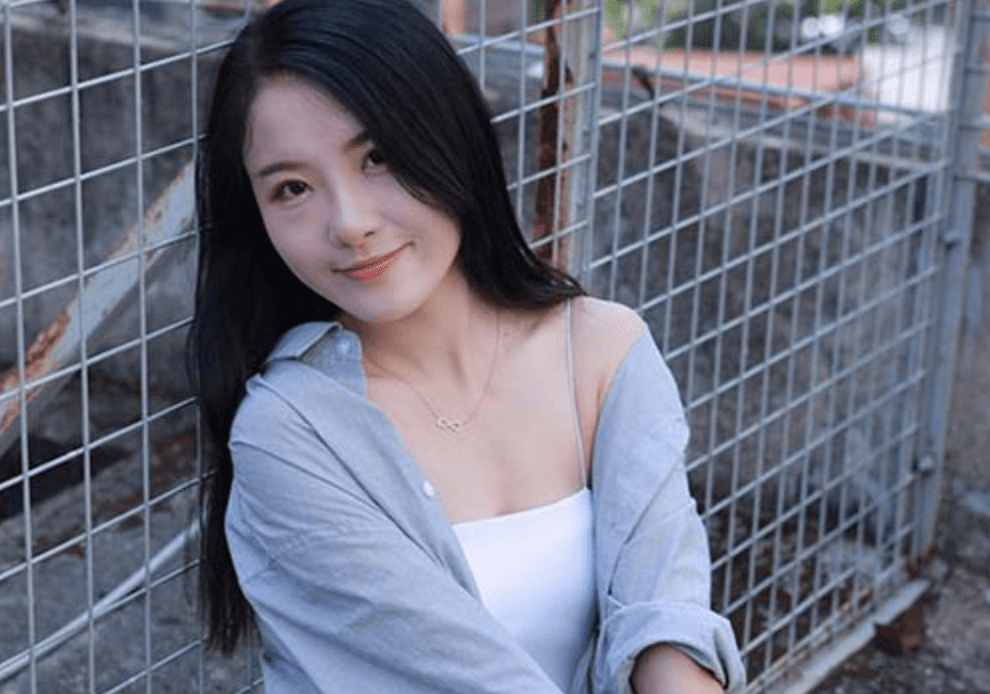 IESS Different Ideas | Silk Enjoyment Series - Wanping's Super Short Jeans and High Heels