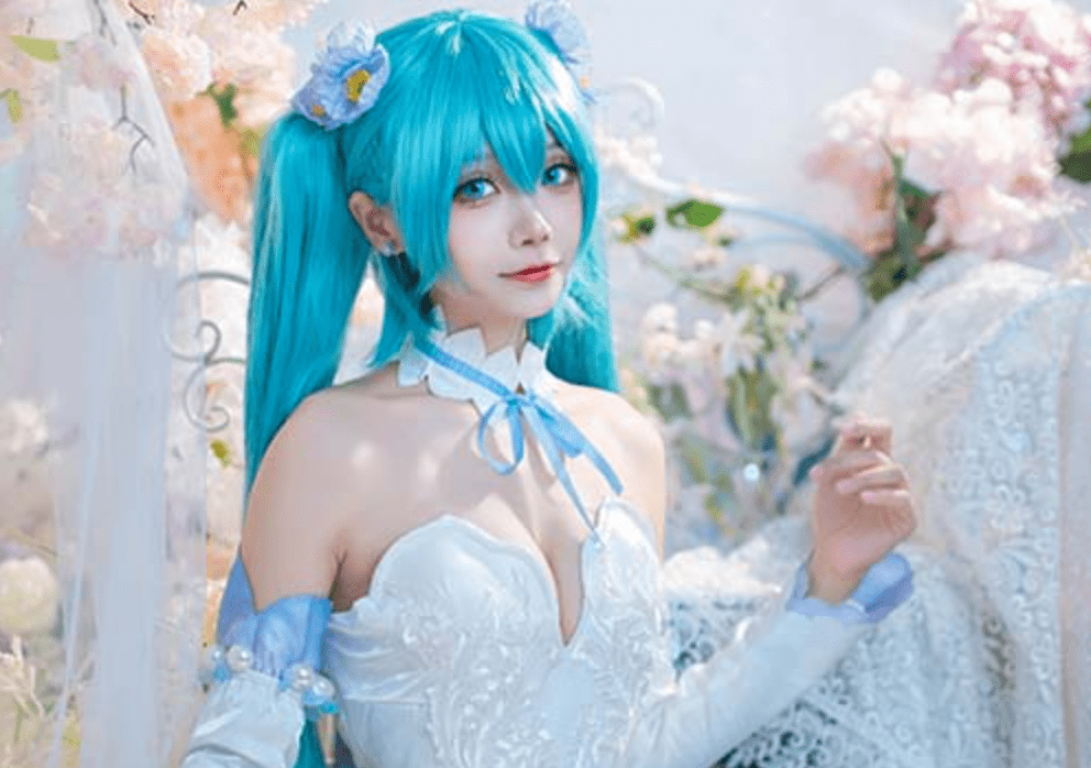 艾西Aiwest | 初音Cosplay 粉蝶花的白丝袜