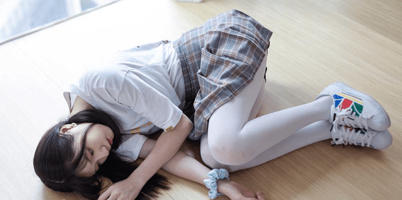 IMZSOCK Love Beautiful Feet | Yinyin's white stockings feet (with video)
