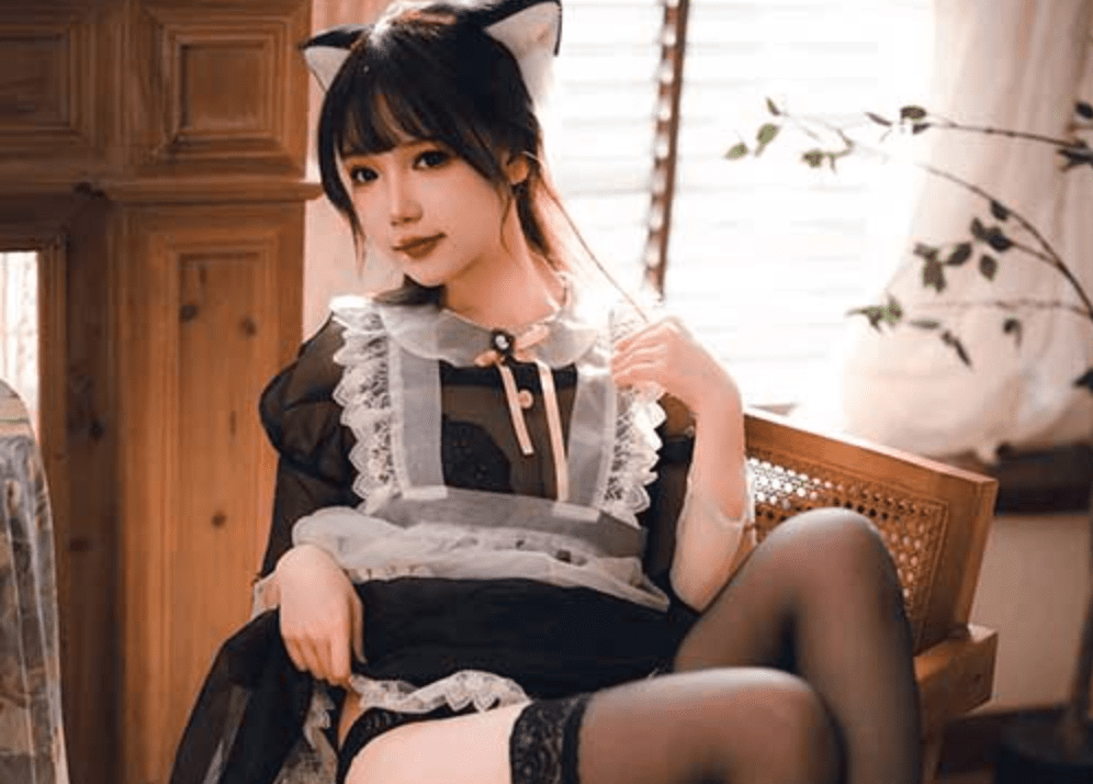 雪晴Astra | 透明女仆的黑色蕾丝大腿袜(带视频)