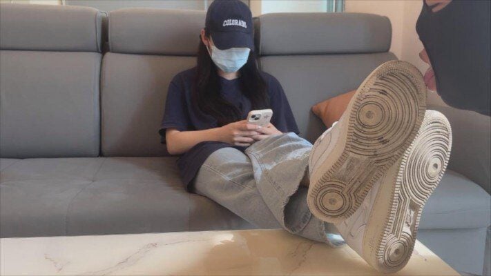 208少女宿舍 | 室友单独踩踏狗子