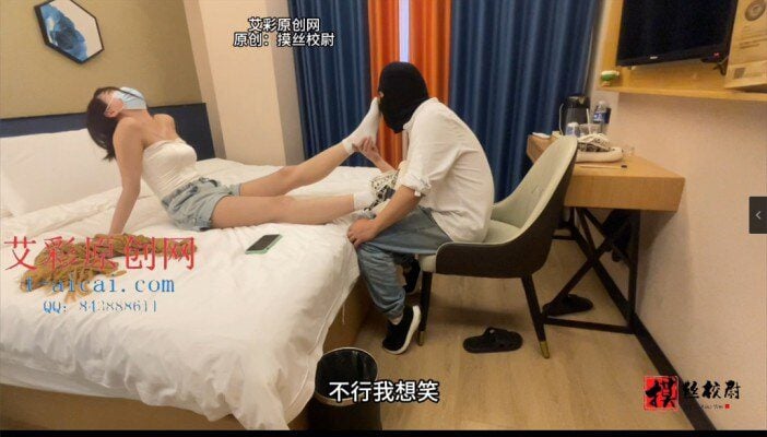 校尉原创 | 边吃边点评大二处女妹妹的酸臭裸足