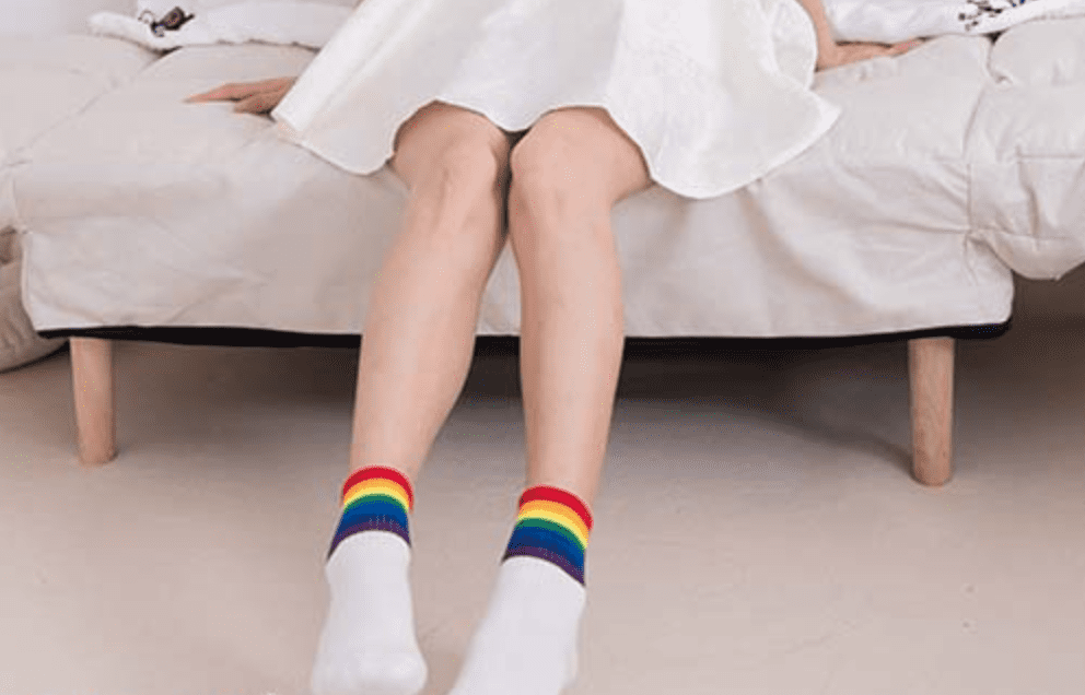 Wulian Media | Fuling's Rainbow White Socks: Plum Blossoms in Bloom (with video)